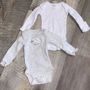 Set‎ of 2 one piece Long sleeve bodysuit -size PREEMIE